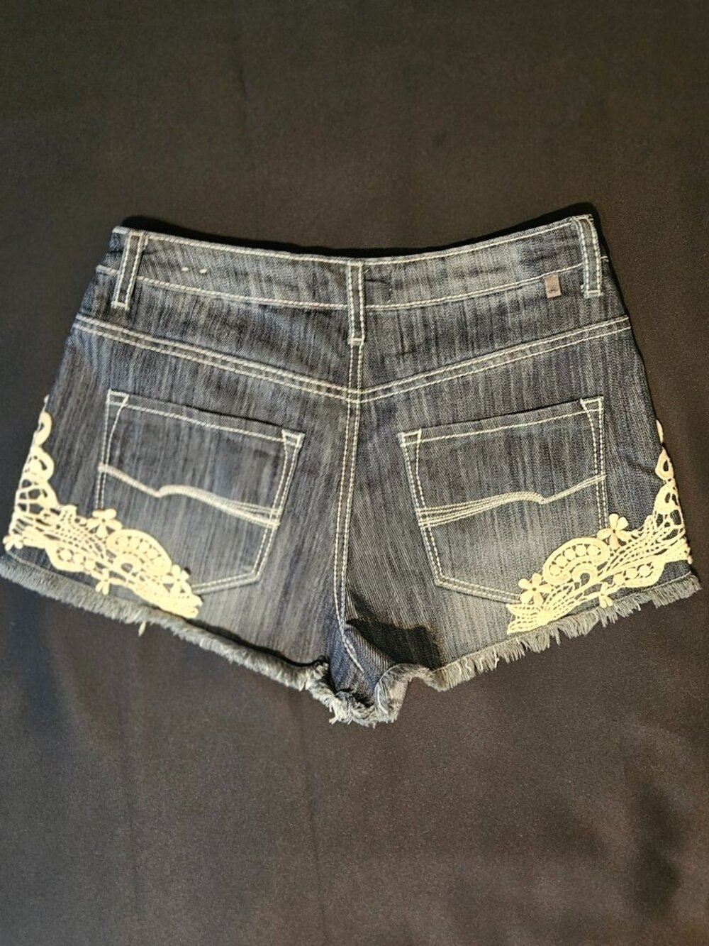 Almost Famous “Always Fabulous” NWOT Denim Lace Shorts – Size 7 - Picture 2 of 8